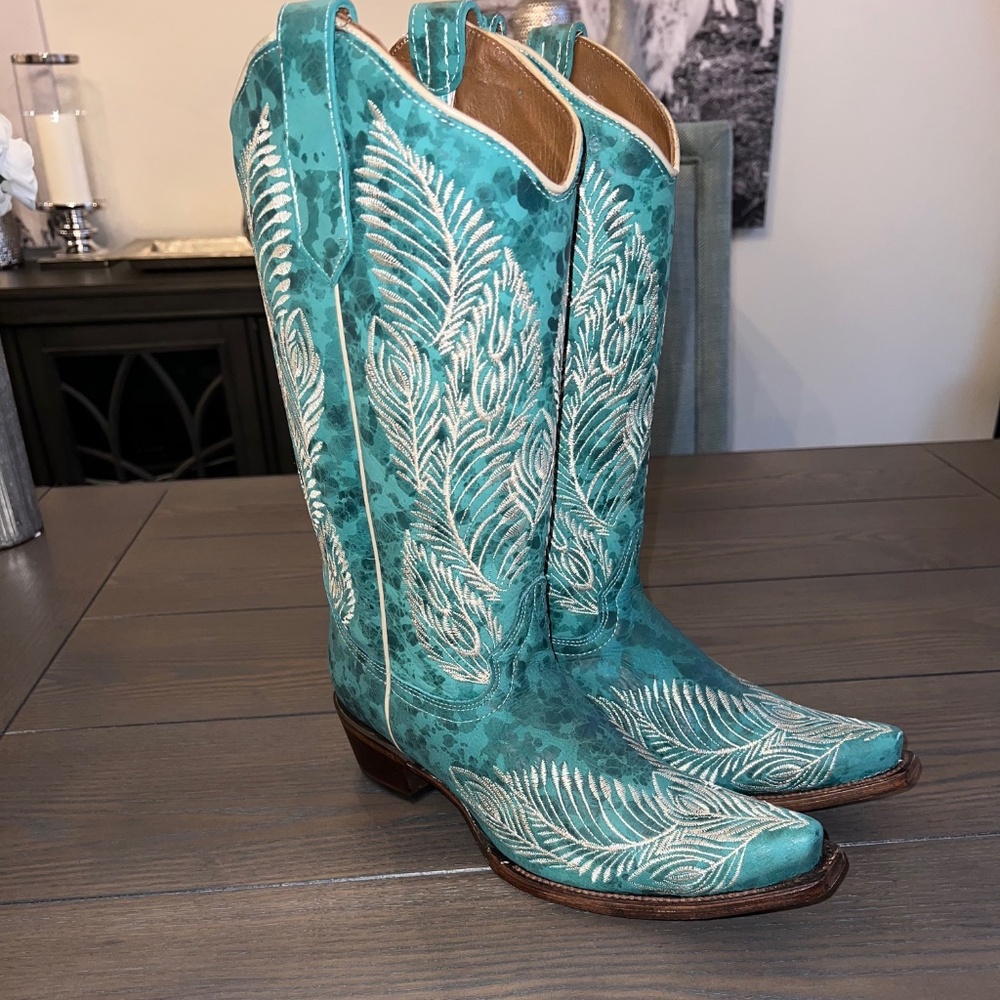 Corral Women's Embroidered Turquoise Distressed Cowgirl Boot Pointed Toe 10